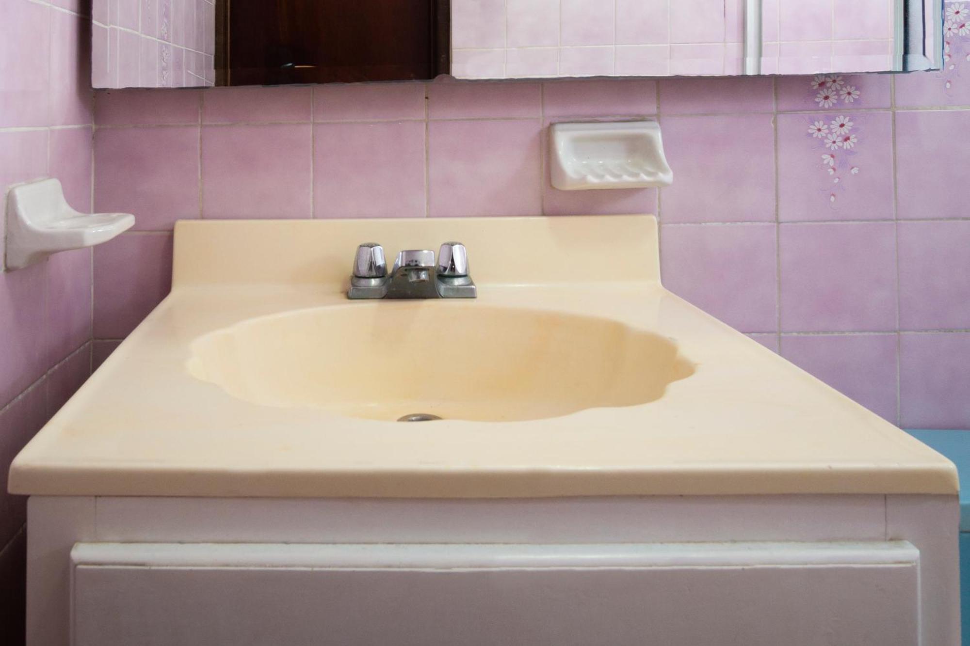 OYO Hotel Hacienda Don Luis, Rosarito Exterior foto A cultured marble vanity top
